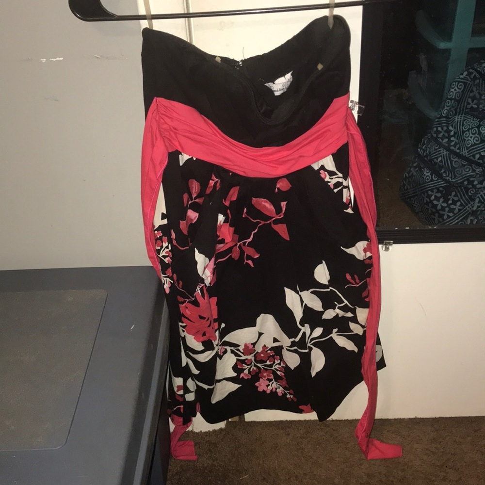 Dress - Picture 2 of 2